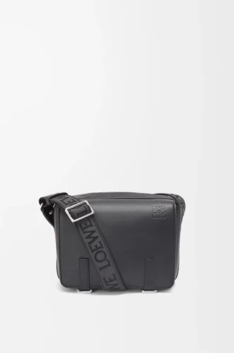 XS Military messenger çanta, yumuşak ve pürüzsüz dana derisi ve jakarlı siyah