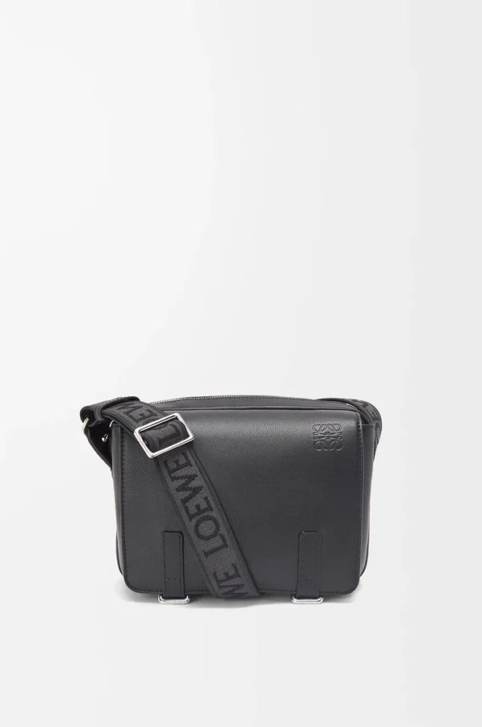 XS Military messenger çanta, yumuşak ve pürüzsüz dana derisi ve jakarlı siyah