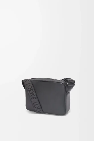 XS Military messenger çanta, yumuşak ve pürüzsüz dana derisi ve jakarlı siyah