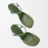 Yapay elmaslarla süslenmiş süet Military Green renkli Toy ayak bileği kayışlı topuklu ayakkabı