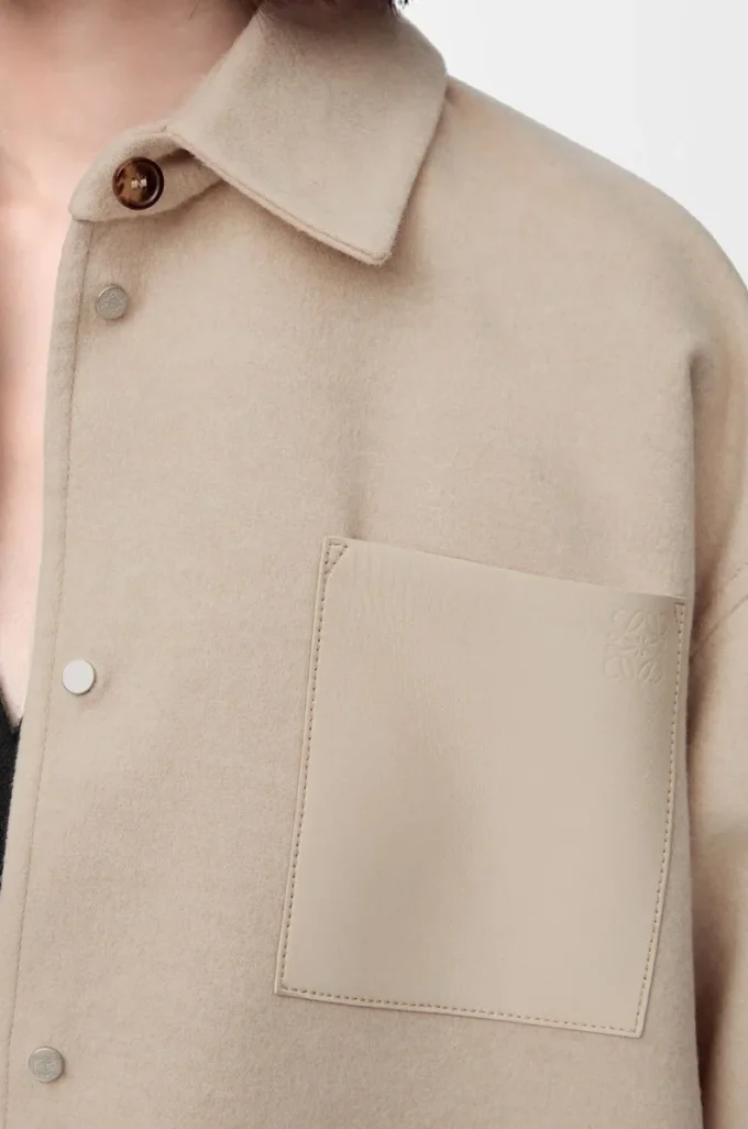 Yün ve kaşmirden üretilmiş açık bej melanj overshirt