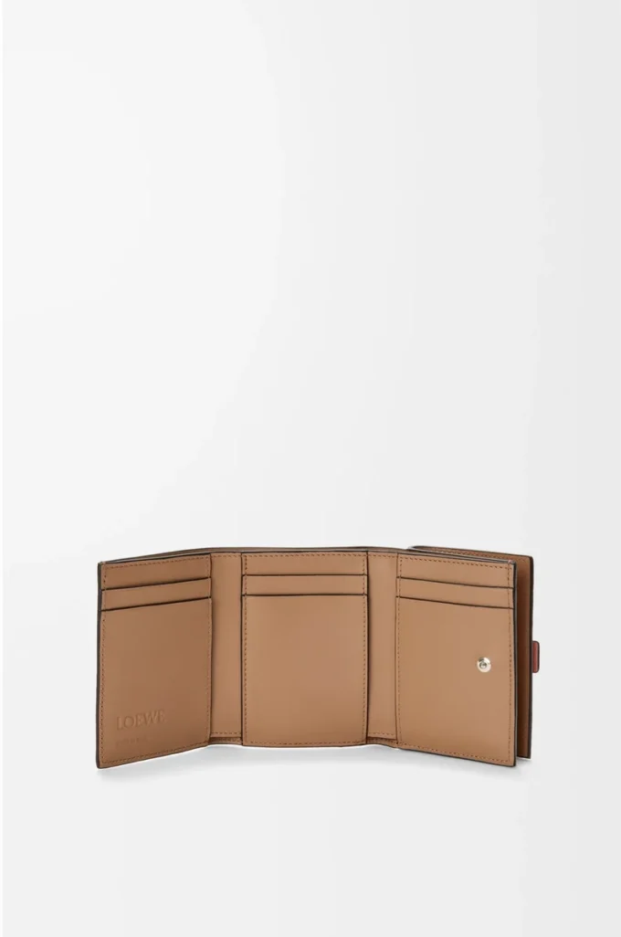 Yumuşak damarlı dana derisinden üç katlı cüzdan Blush/Mahogany