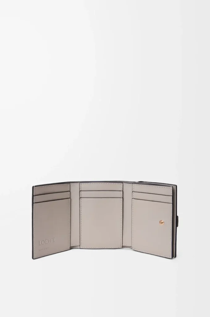 Yumuşak damarlı dana derisinden üç katlı cüzdan Taupe/Gold