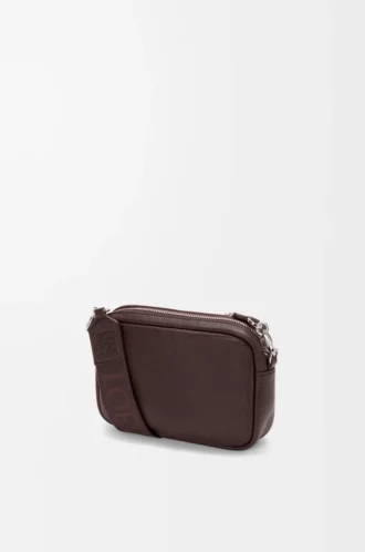 Yumuşak damarlı dana derisinden üretilmiş küçük Pebble messenger çanta Oxblood