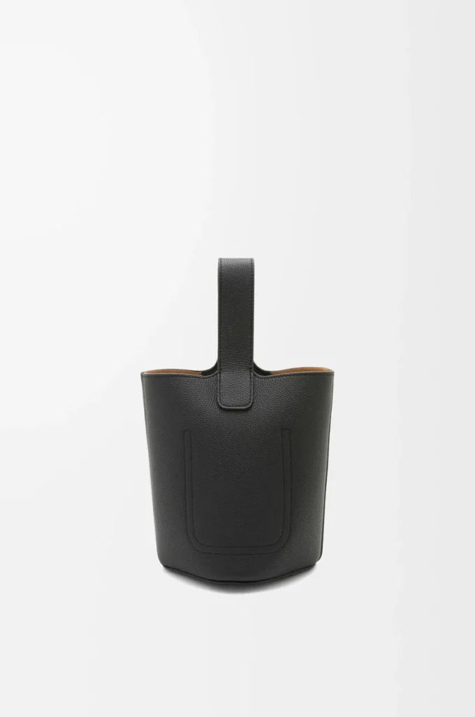 Yumuşak damarlı dana derisinden üretilmiş Mini Pebble kova çanta, Siyah
