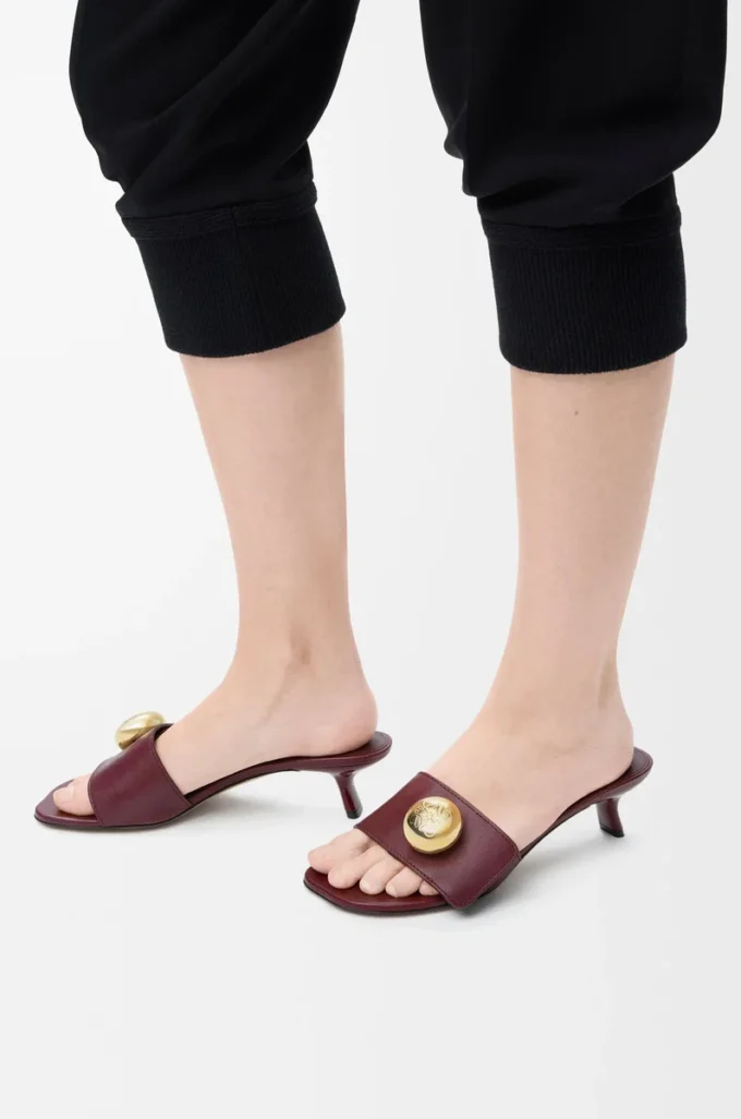 Yumuşak dana derisinden üretilmiş Pebble terlik, bordo