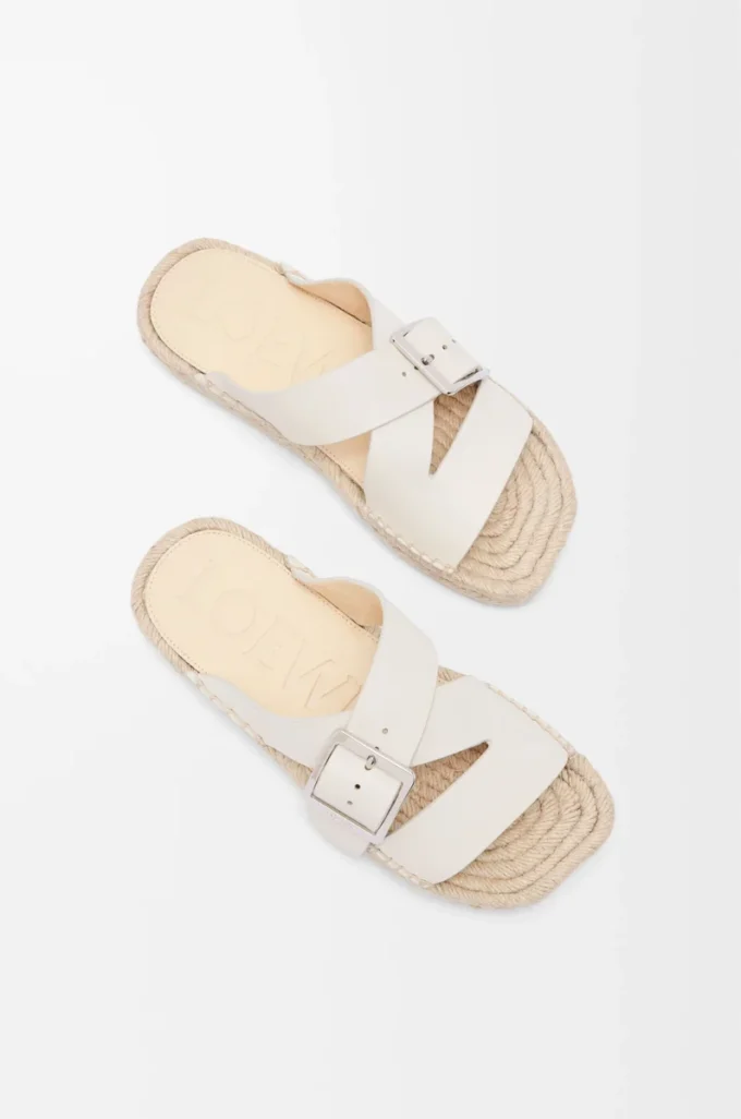 Yumuşak dana derisinden yapılmış petal espadrille terlik Beyaz