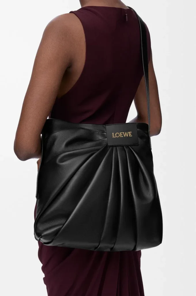 Yumuşak nappa kuzu derisinden drape tote Siyah