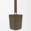 Yumuşak süet dana derisinden büyük Pebble kova çanta Dark Olive